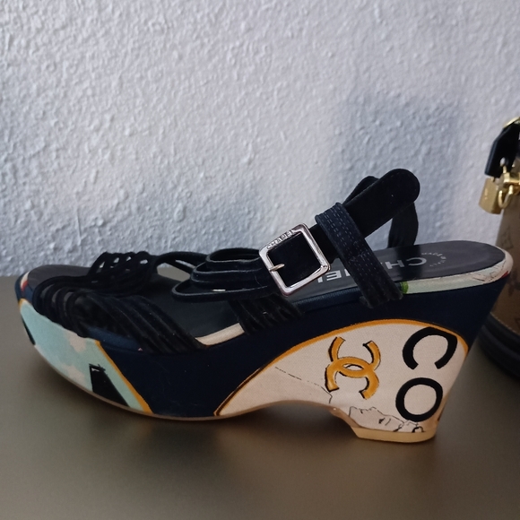 Chanel Wedges Navy blue with designs - Picture 7 of 9